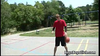 quân đội bị thổi kèn đồng tính trong video phòng khách sạn