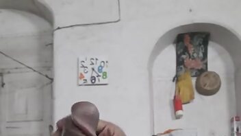 युवा गर्म निर्मित टैटू और छेद किए हुए पुरुषों समलैंगिक xxx