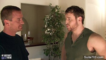 hot stright men se saoule puis couche avec d’autres hommes sexy dans xxx films gays