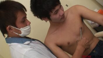 게이 섹스 xxx 영화에서 다른 뜨거운 stright milarty 남자와 뜨거운 gamarried y 섹스를 갖는 뜨거운 milatry 남자