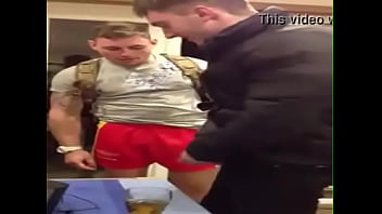 vidéo de sexe gay d’un patient médecin