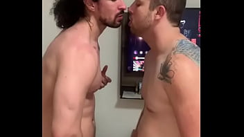 거대한 수탉 스트레이트 스터드 도착 게이 입으로 에 gloryhole