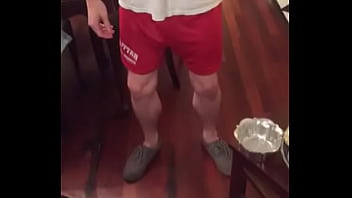 những người đàn ông đồng tính nam và thẳng tẻ khổng lồ đi tiểu video xxx