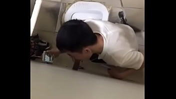 게이 섹스 비디오를 갖는 이성애자 흑인 남성