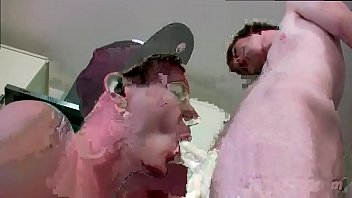 xxx pria otot gay mengisap ayam cumming di mulut
