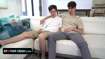 un militaire reçoit une fellation gay dans des vidéos de chambres d’hôtel