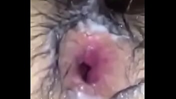 con gà trống đồng tính lớn được thổi từ cô gái
