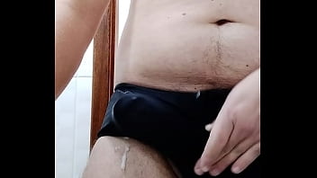 gay sucer hirondelle natation lutte musculaire jock cum mouth service