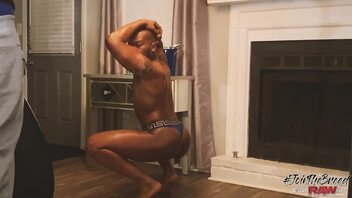 xxx 게이 남자 근육 수탉 빨아들이는 정액 69